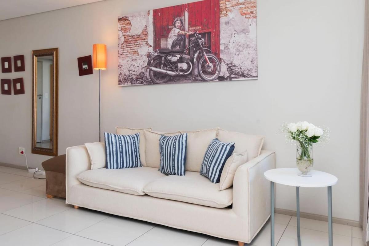 Chic 1-Bedroom Apartment In The Heart Of The City - 3