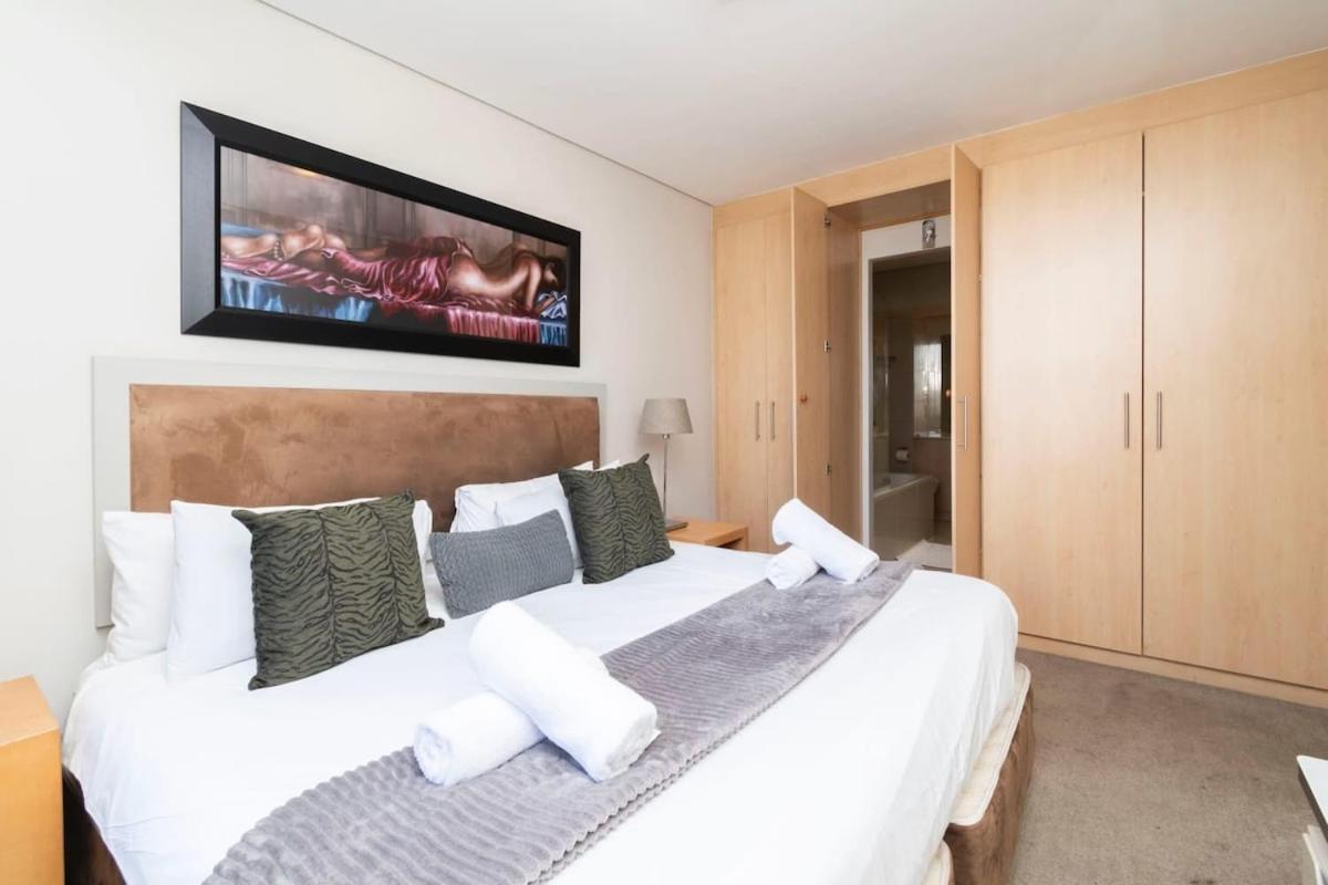 Chic 1-Bedroom Apartment In The Heart Of The City - 5