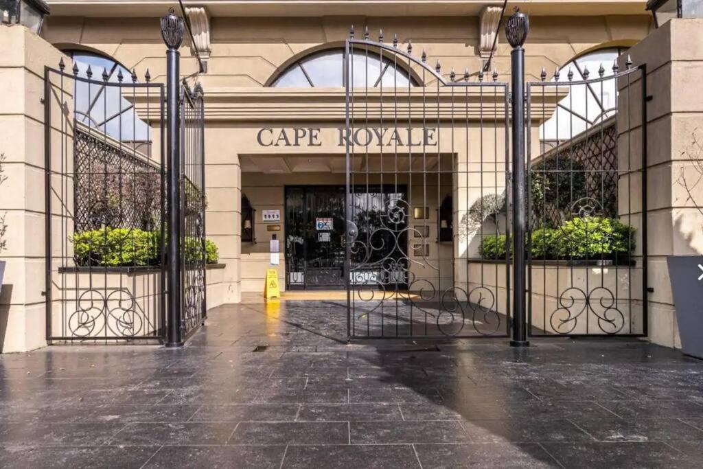 Elegant Cape Royale Suite - 4