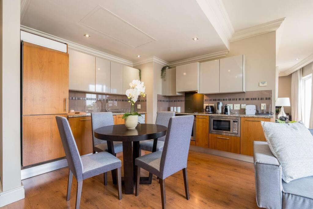 Elegant Cape Royale Suite - 3