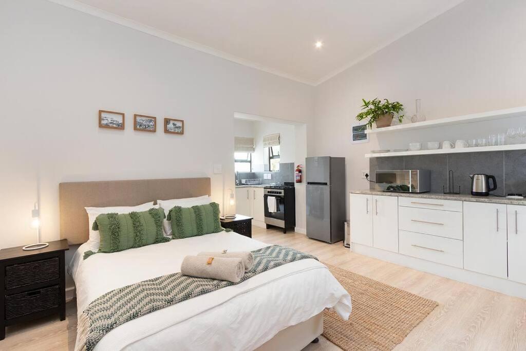 Camps Bay Cottage - 5