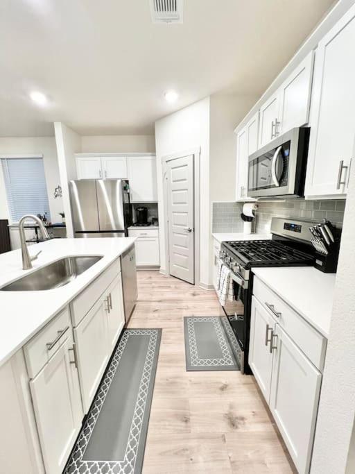 Comfy Home mins from Downtown, UT, Domain & Rodeo - 5