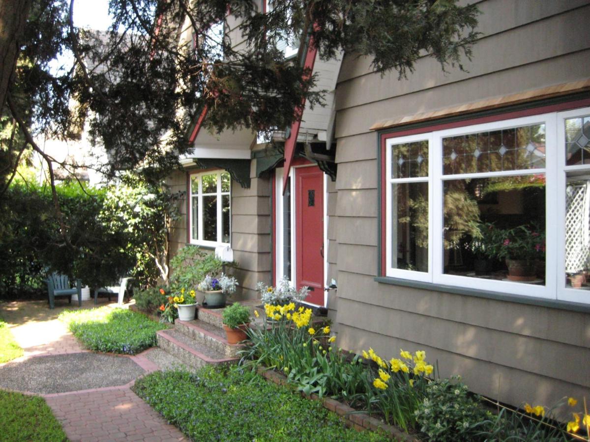 Point Grey Guest House photo