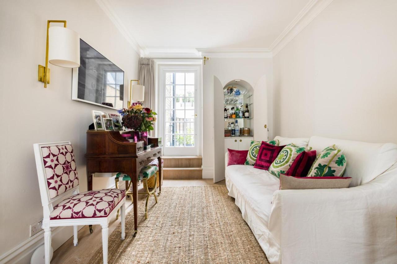 The Impressionists Fireplace – 3 Bedroom Home in Chelsea - 5