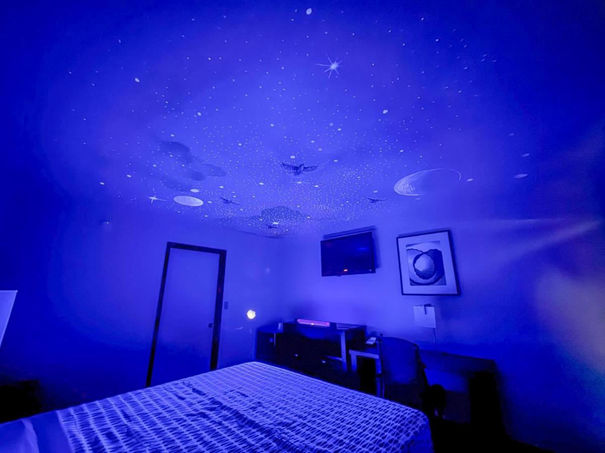 Super 7 Motel — photo 11