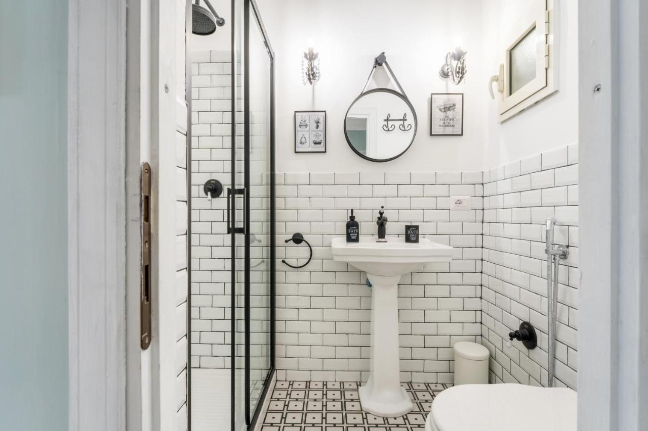 The small nest at Coliseum - 3