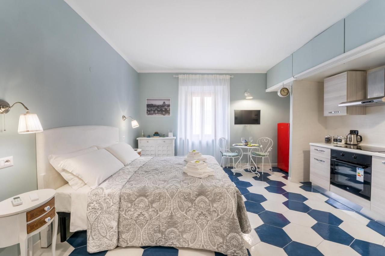 The small nest at Coliseum - 4