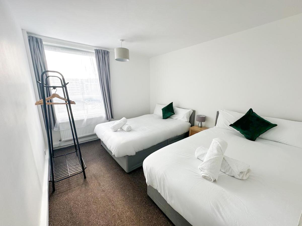 3 Bedroom Flat Haggerston, Hackney, London - 2