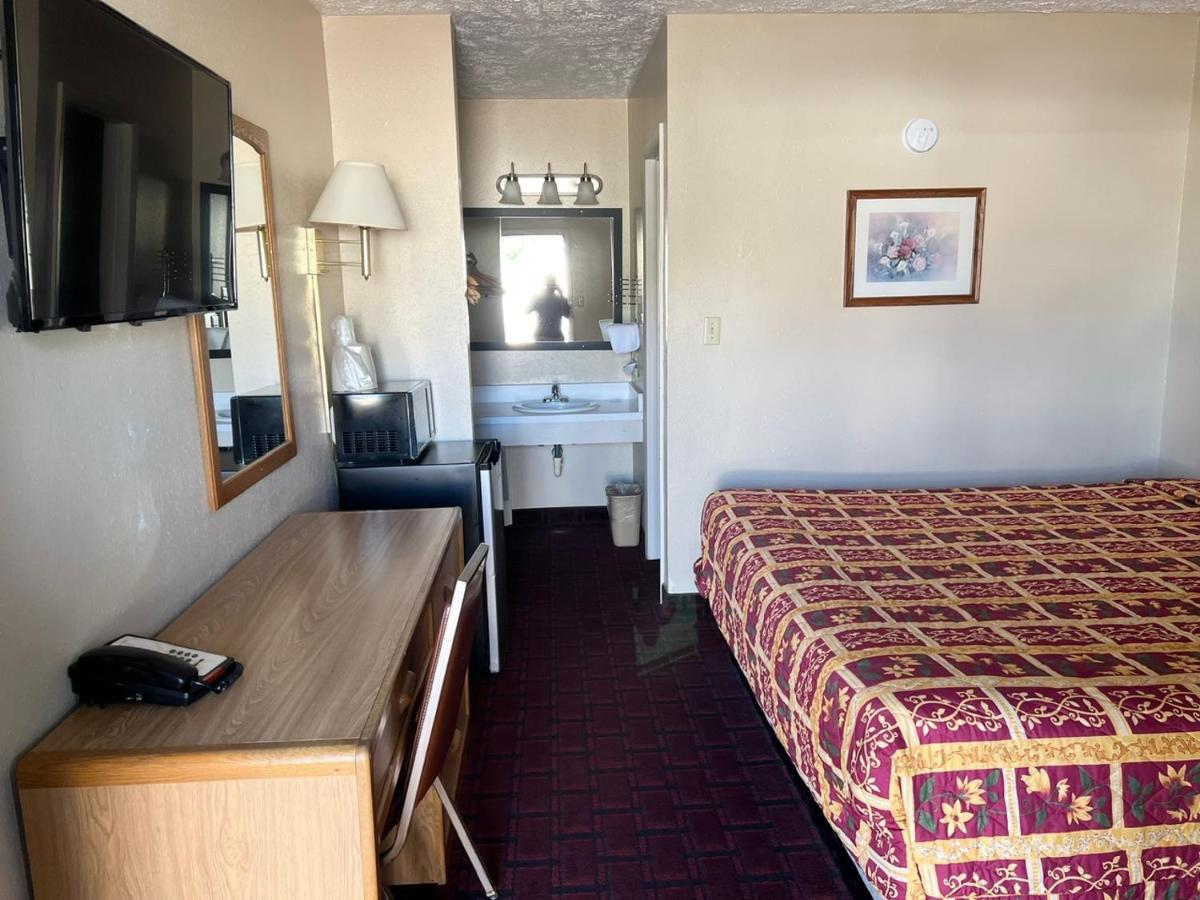 Economy Inn McCook — photo 12