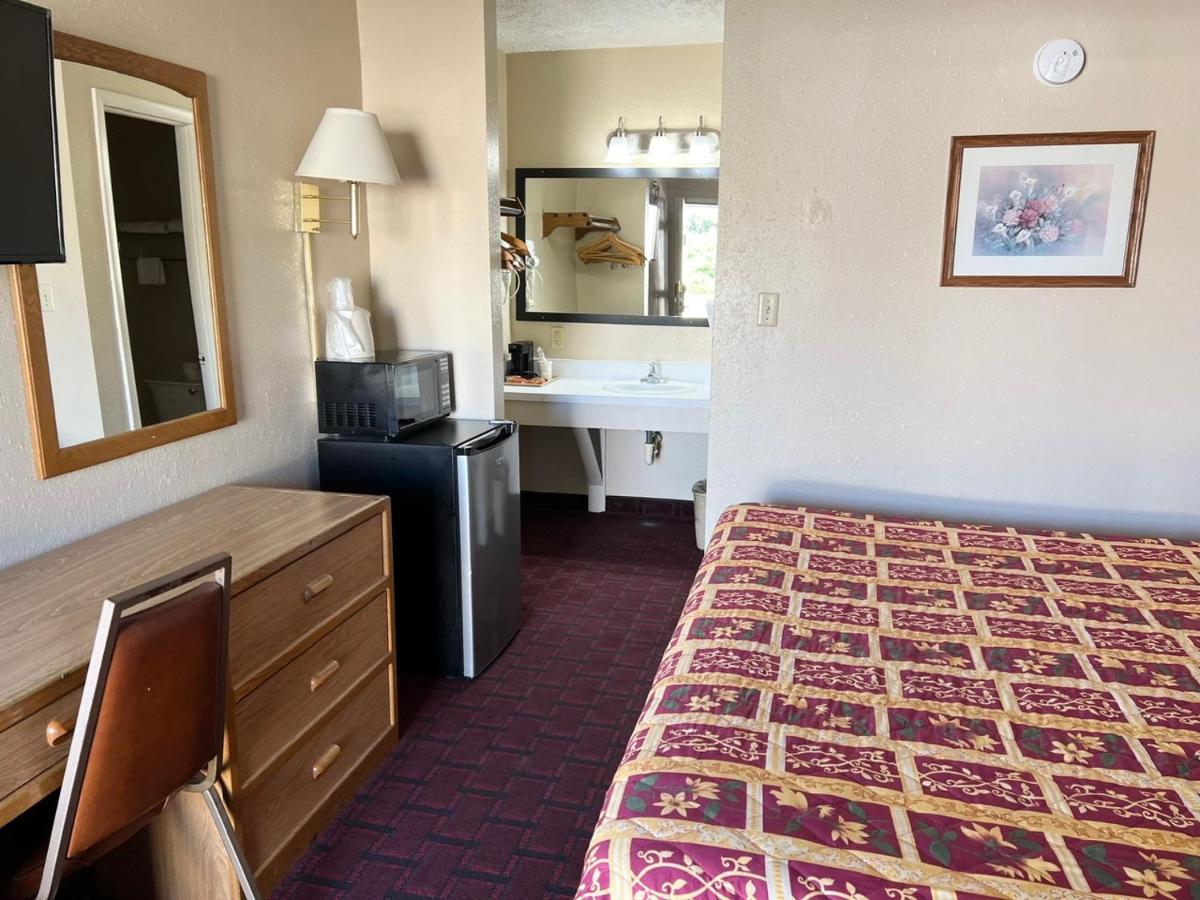Economy Inn McCook — photo 19