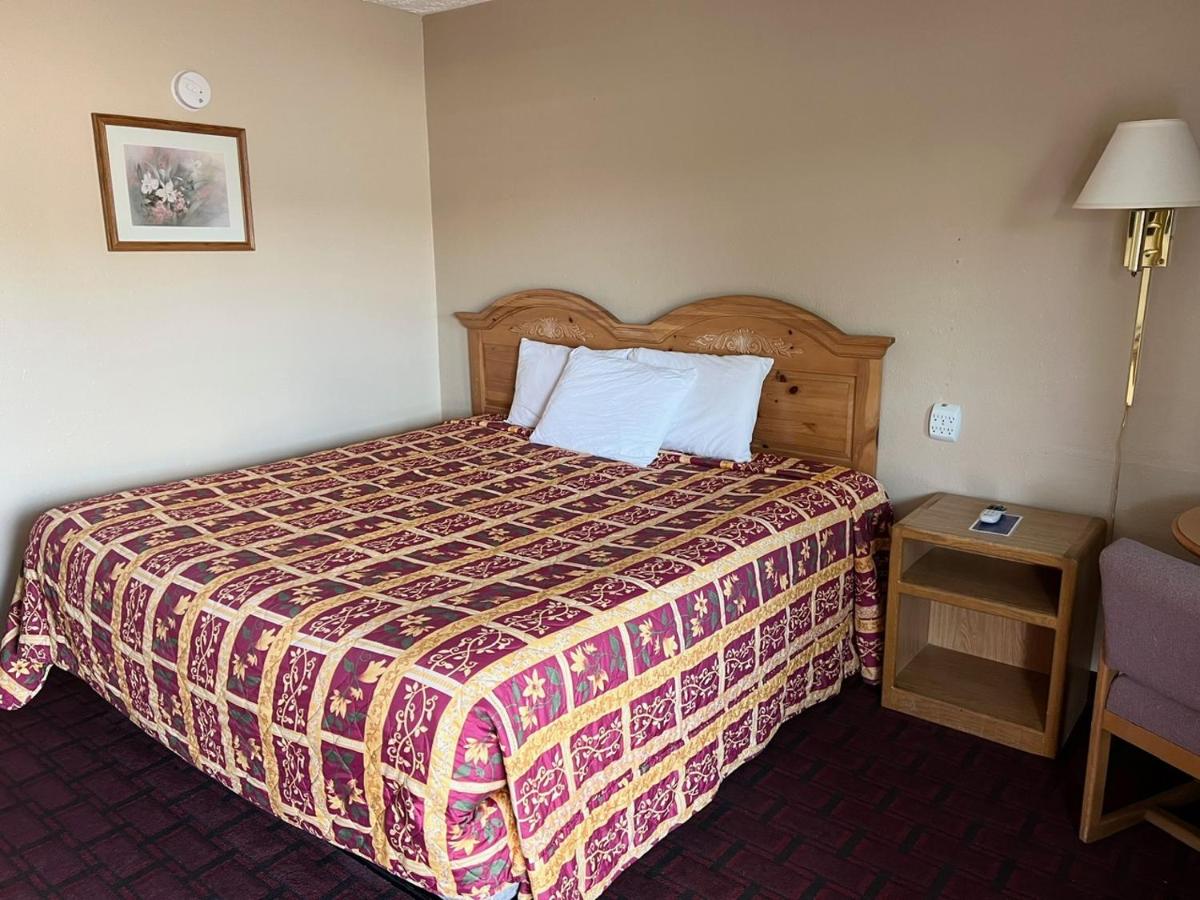 Economy Inn McCook — photo 22