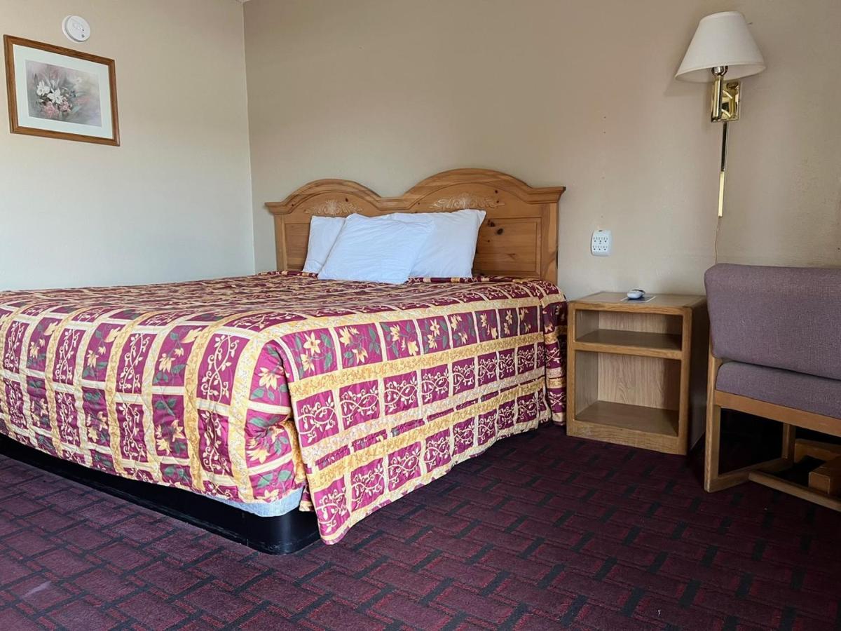 Economy Inn McCook — photo 23