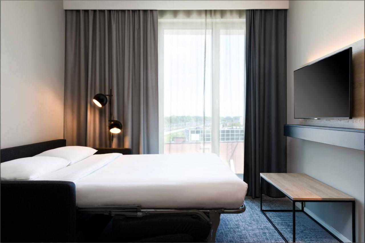 Een bed of bedden in een kamer bij Moxy Utrecht