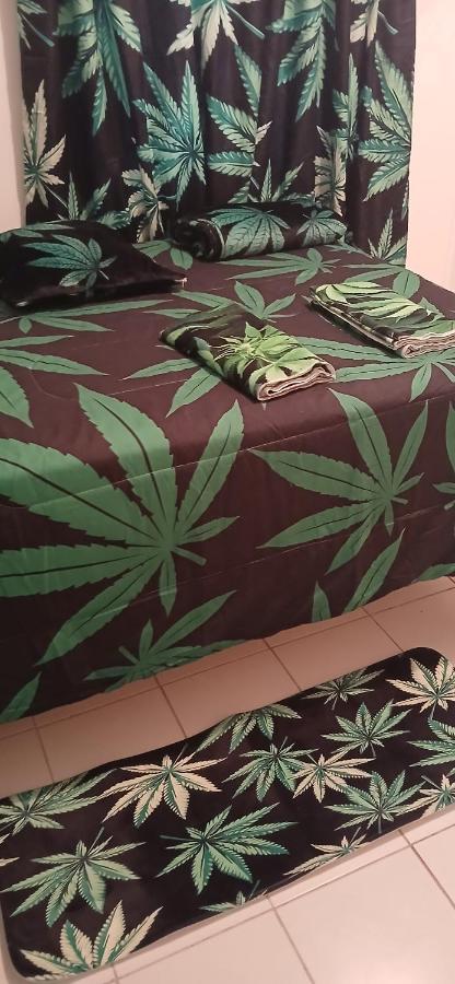 House - Sleeps 2 - Parking - Patio - 2