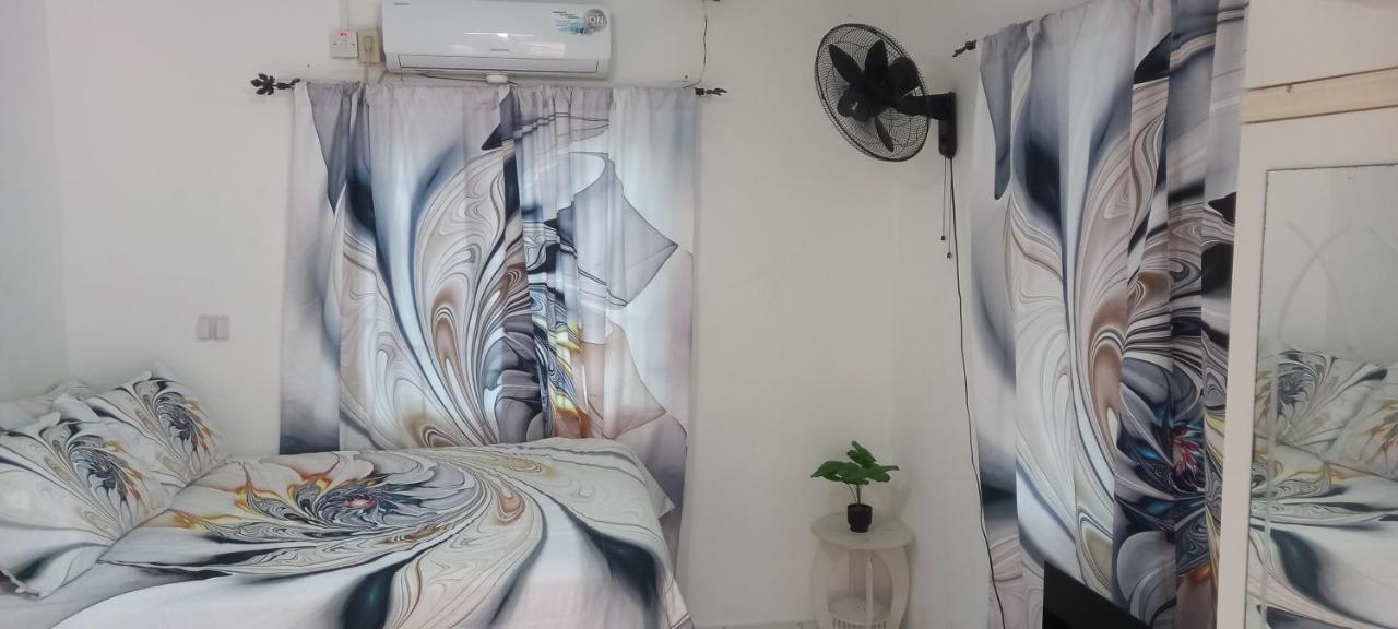 House - Sleeps 6 - Patio - Parking