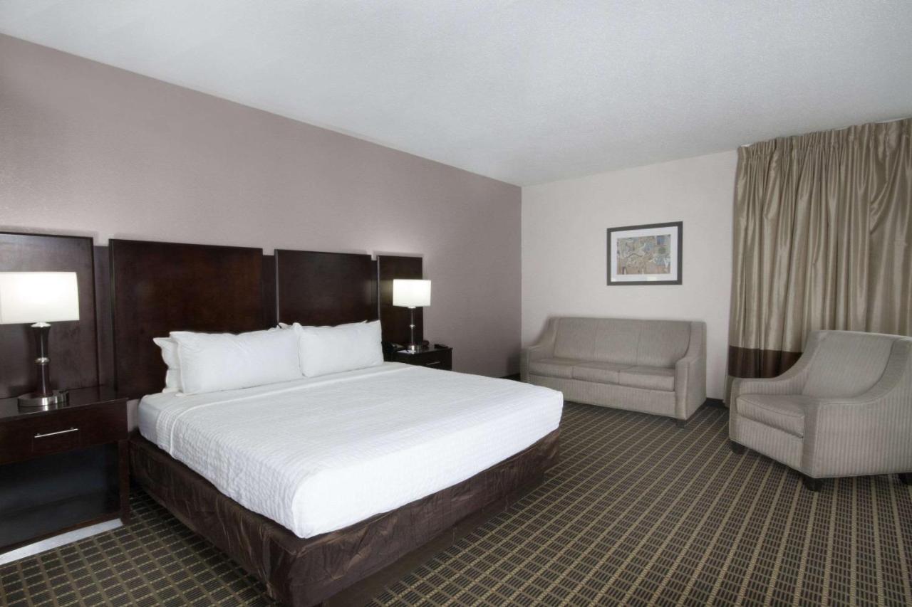 Clarion Inn & Suites Miami International Airport - 2
