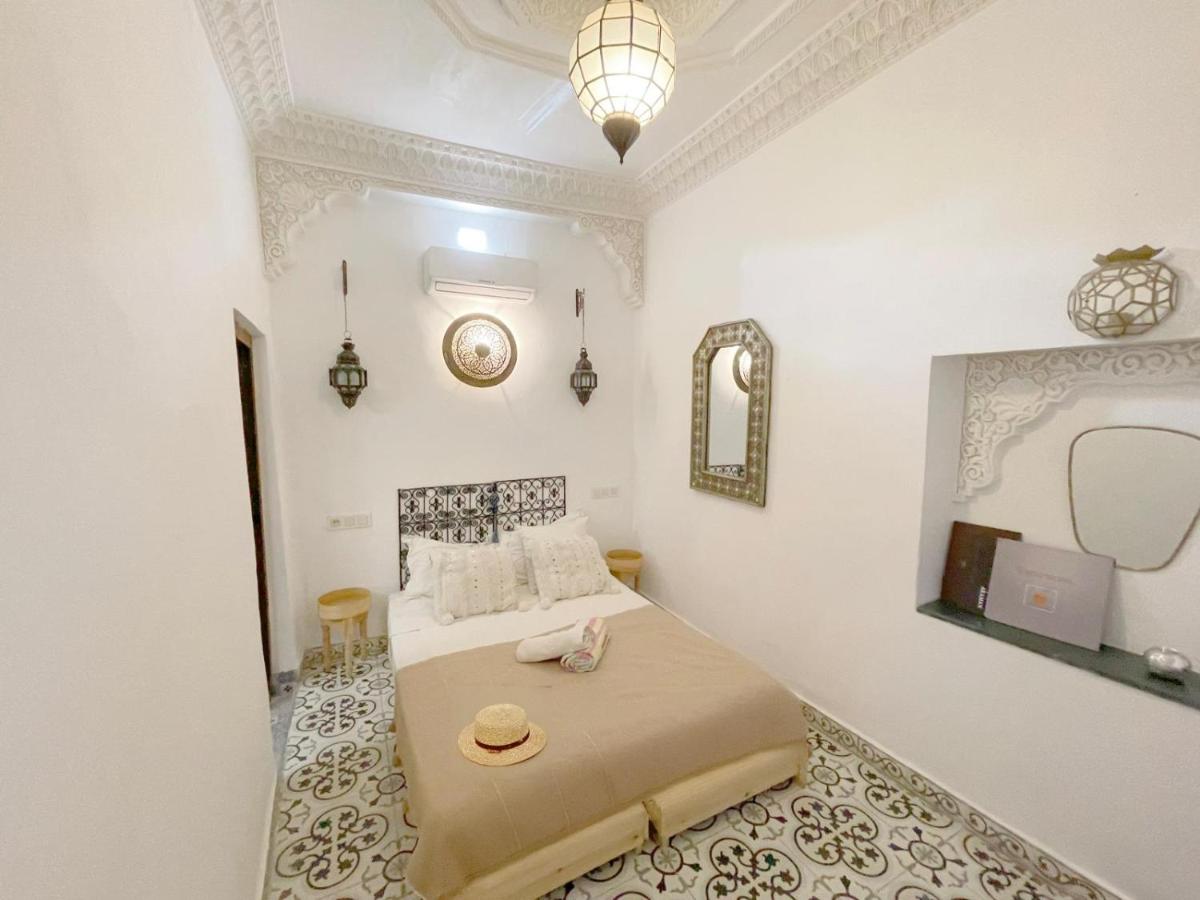 Douria FARAH, Authentique - 2