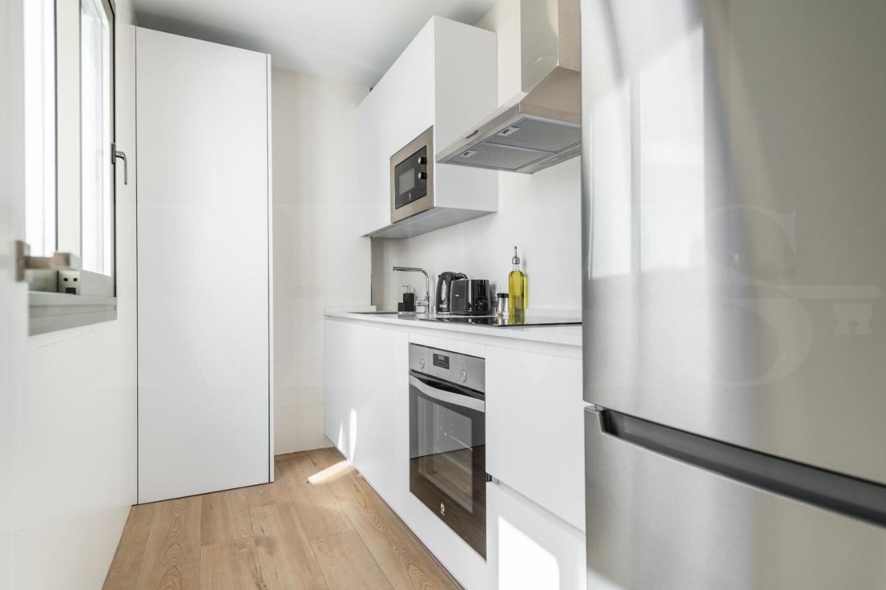 Vibrant apartment with terrace by REMS - 2