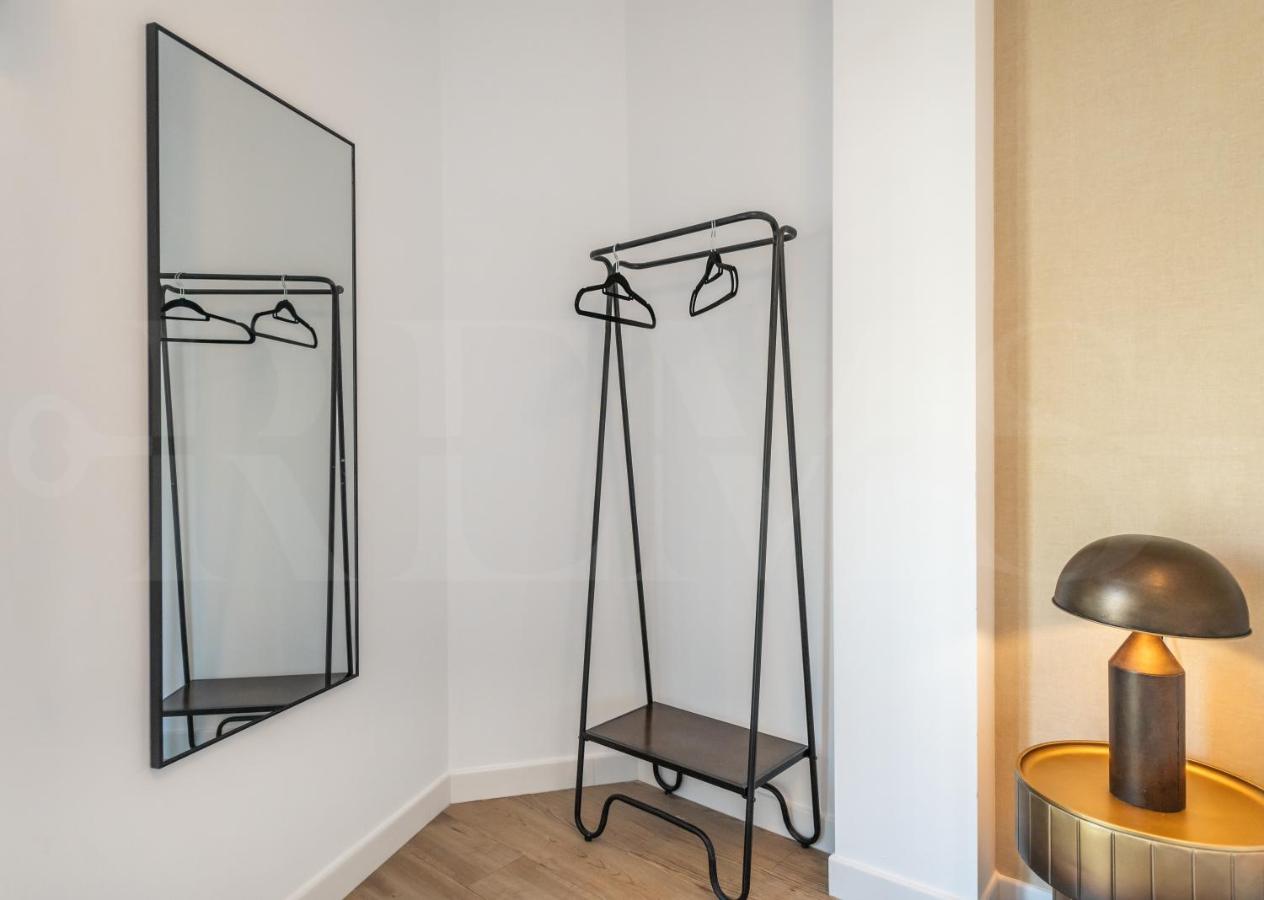 Vibrant apartment with terrace by REMS - 4