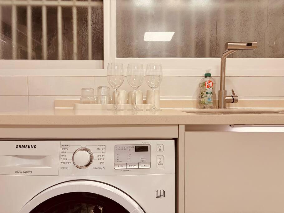 3 Rooms l 3 Beds l MRT 8 min l Gwanghwamun - 2