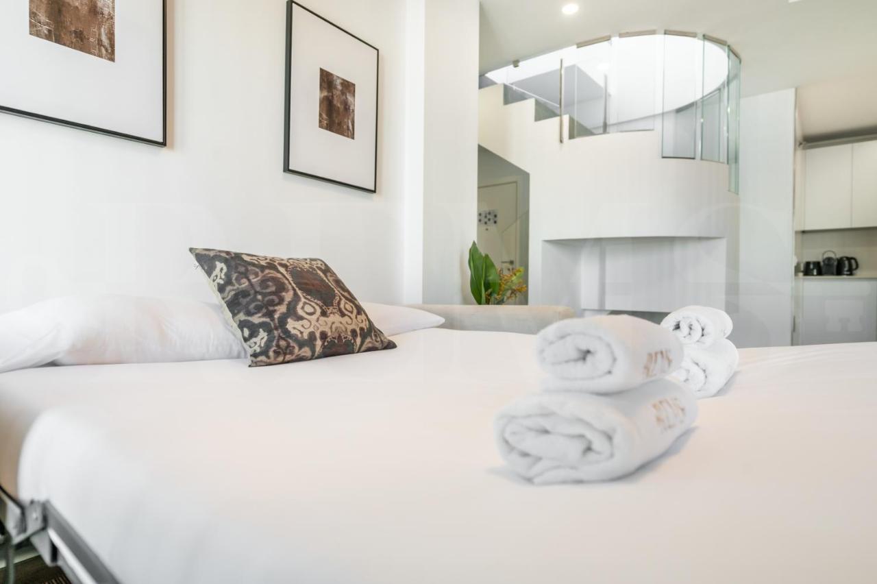 Modern apartment with private terrace by REMS - 2