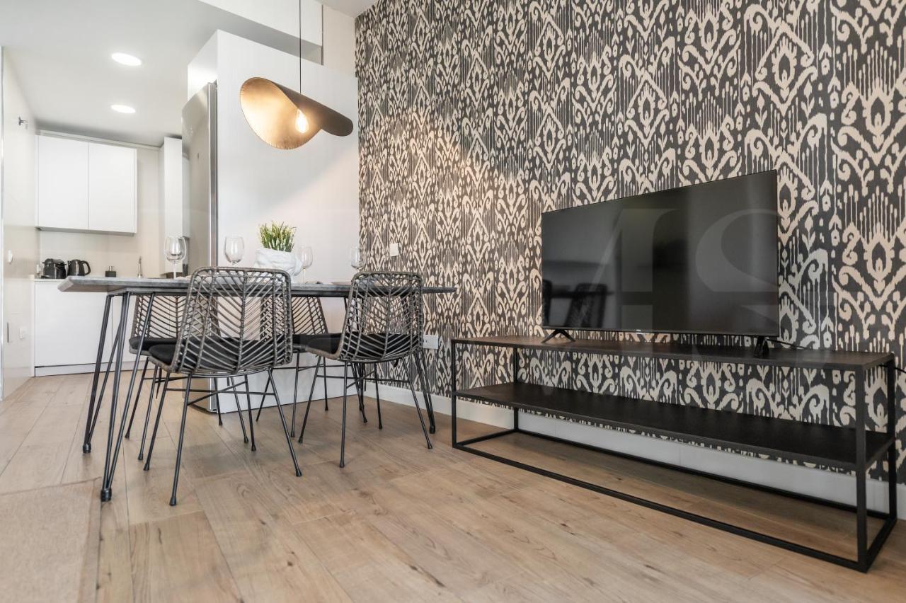 Modern apartment with private terrace by REMS - 5