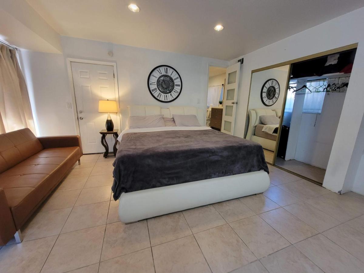 Private guest studio 5 minutes to Rodeo Drive and in great area - 2