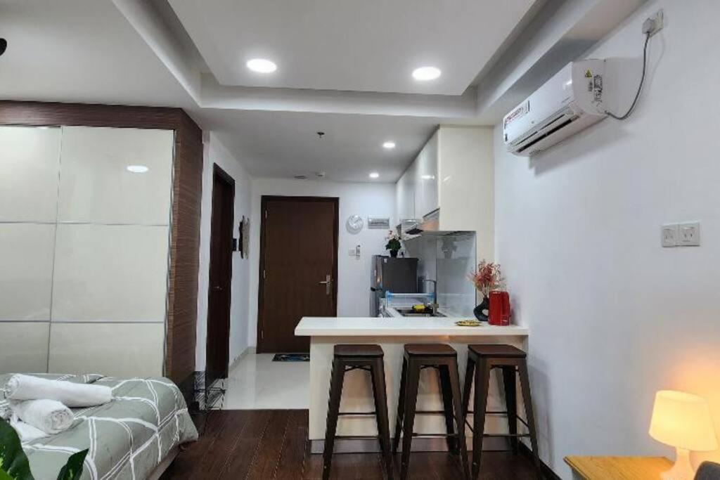 COZY Studio Condo Harbour Bay Ferry Terminal - 4