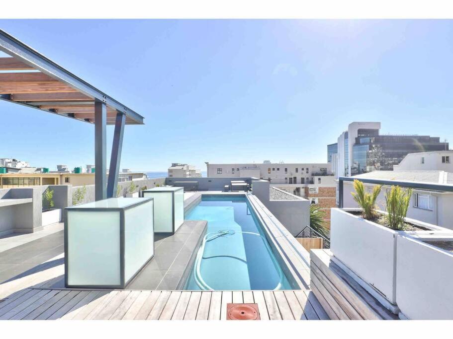 Beautiful Space with views of Lions Head - 4