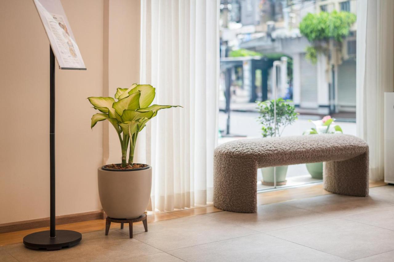 Upstairs at Ton Ton - 4