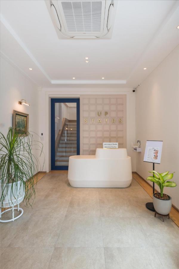 Upstairs at Ton Ton - 3