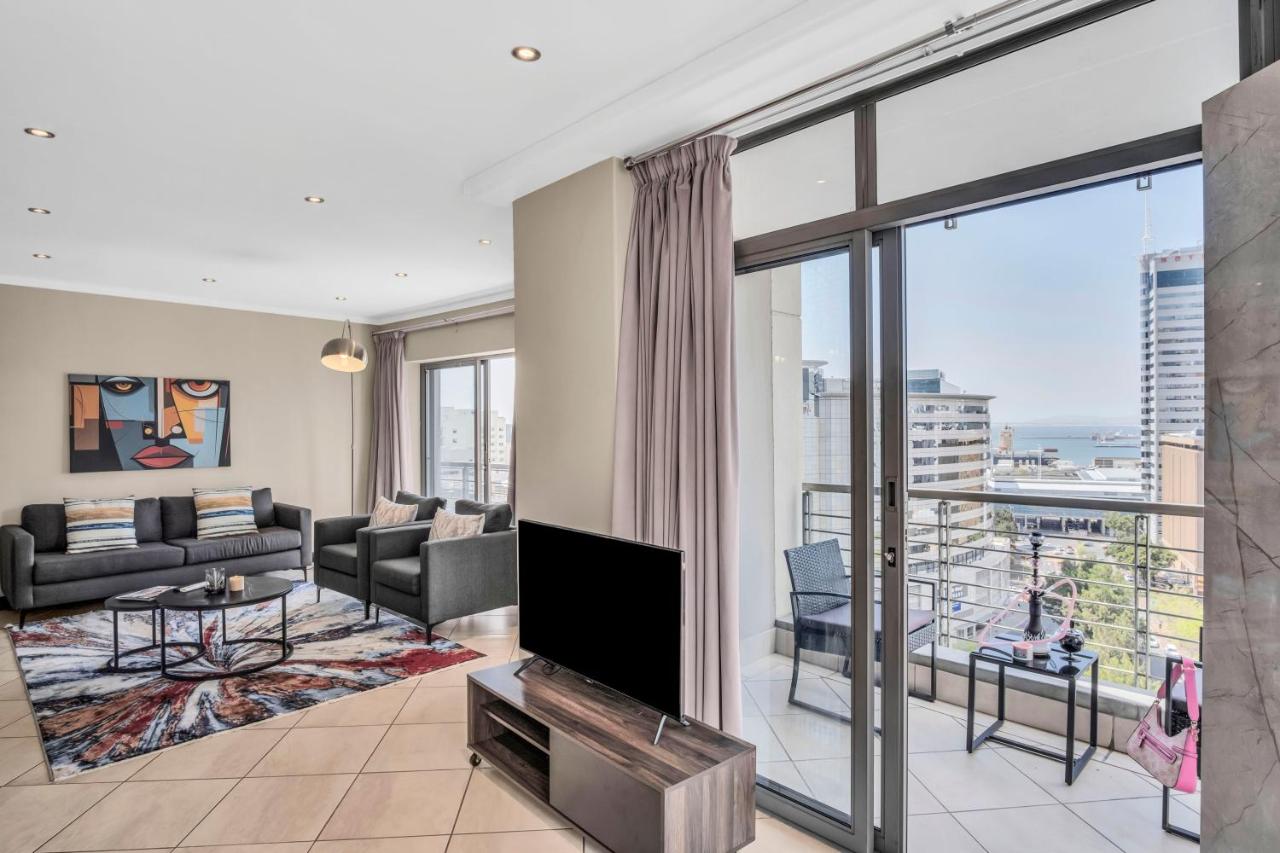 Modern City Oasis with Stunning Ocean View - 4