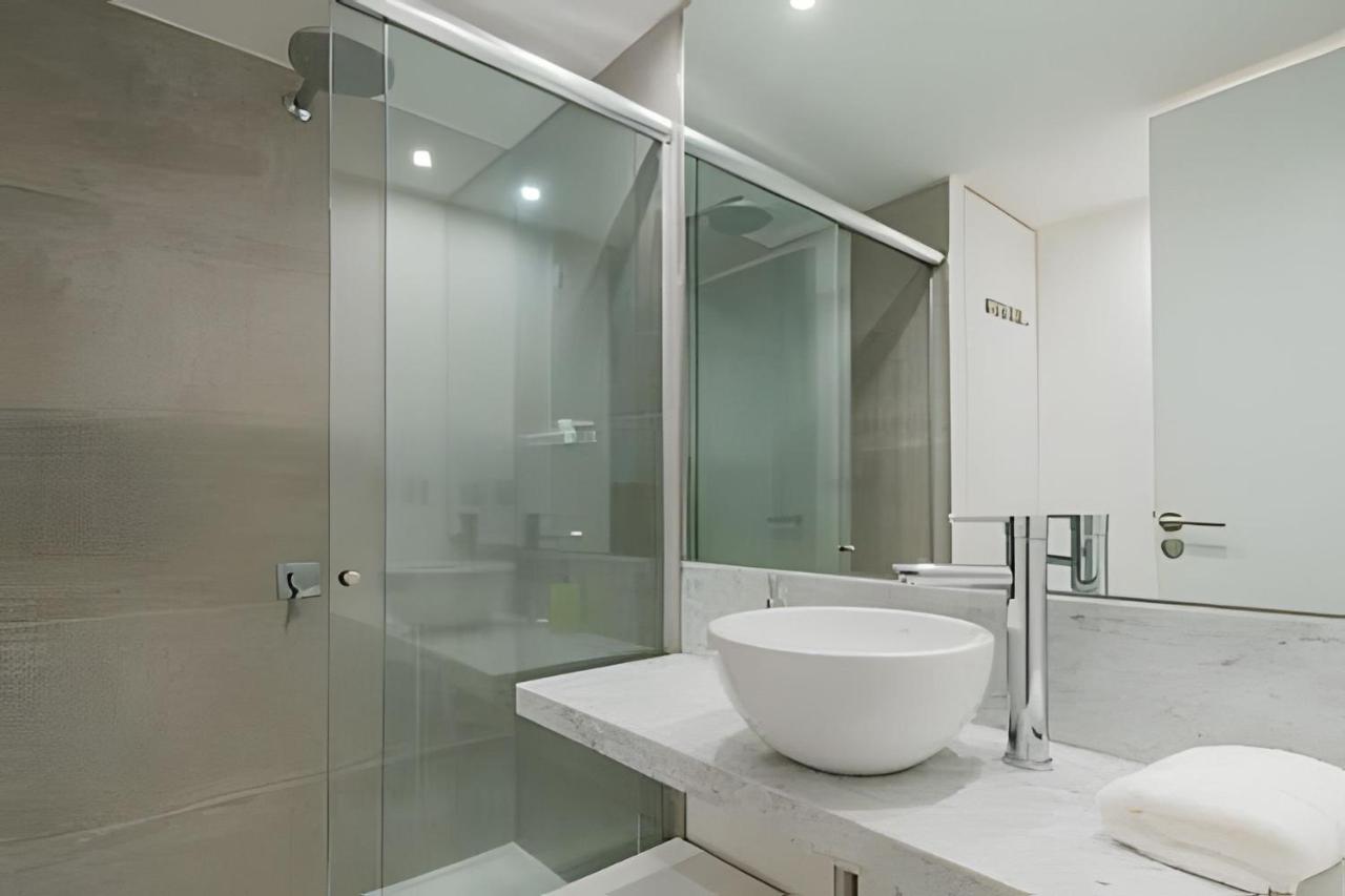 Luxury 5-Star Building Heated Pool, BBQ, Gym, Sauna in the Heart of Palermo Hollywood - 2