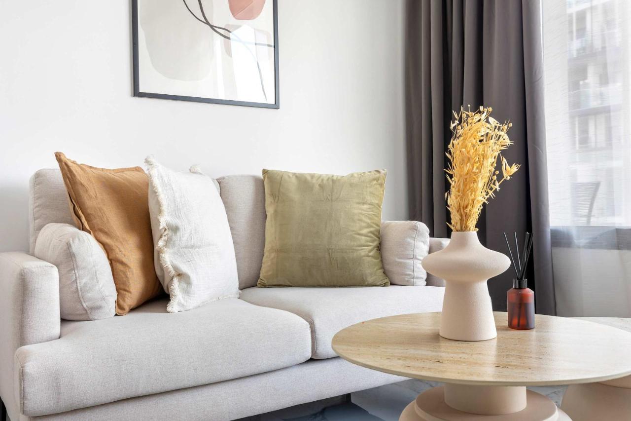 Silkhaus Vacation Homes Chic 1BDR in Oasis Tower in Masdar City