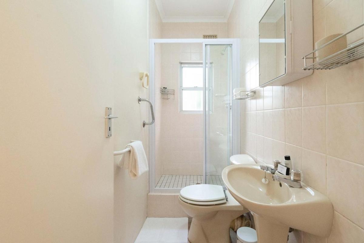 Sante Fe' Cottage Private 2-Bed Escape, Camps Bay - 3