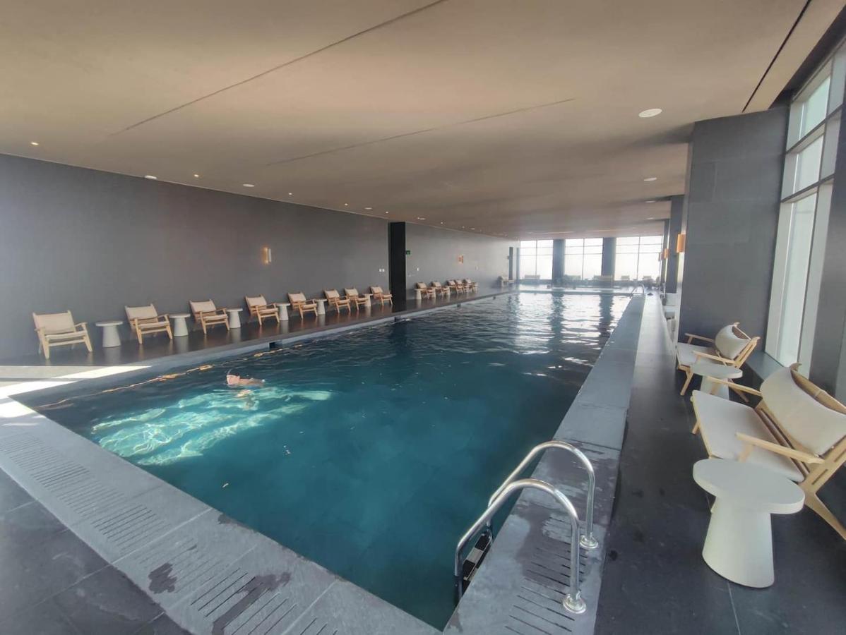 City View Oasis KS Bed, Pool, Hot Tub & Gym - 3