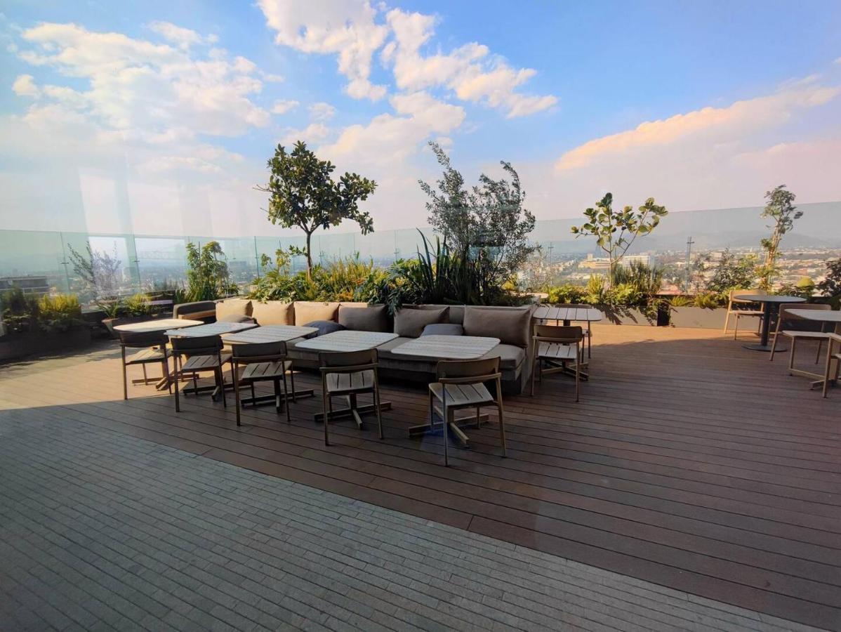 City View Oasis KS Bed, Pool, Hot Tub & Gym - 5