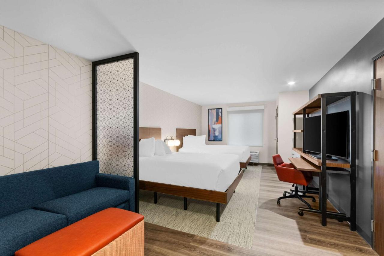 Image: Everhome Suites Lexington - Horse Park