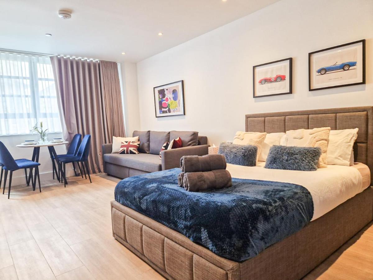 3-Bedroom with Balcony and Studio Apartments in St Johns Wood near Marylebone & Regents Park by NourNest Apartments - 5