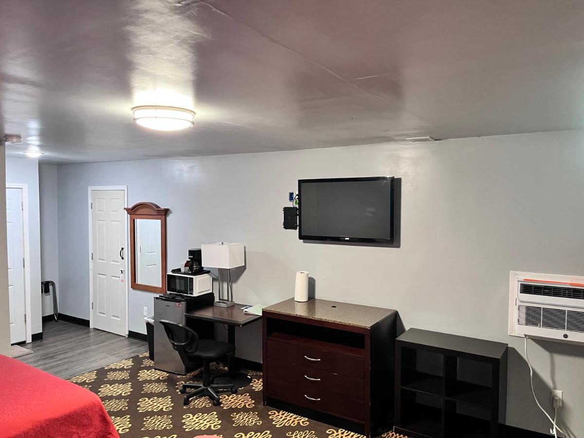 Midway Motel — photo 11
