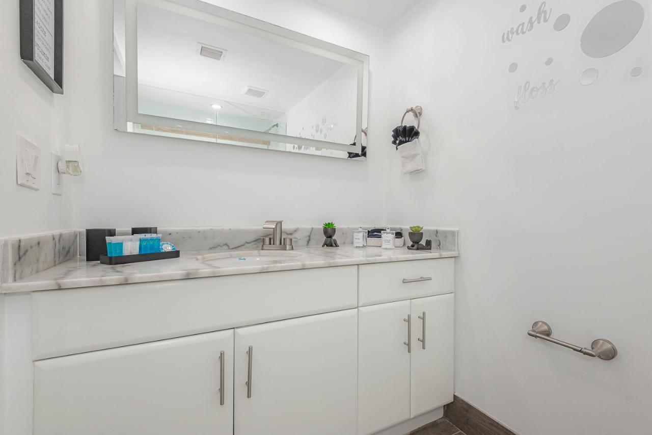 High Rise Brickell Modern Studio - 3