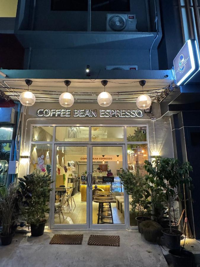 Twenty Two Place Hostel - Sukhumvit 22 - 2