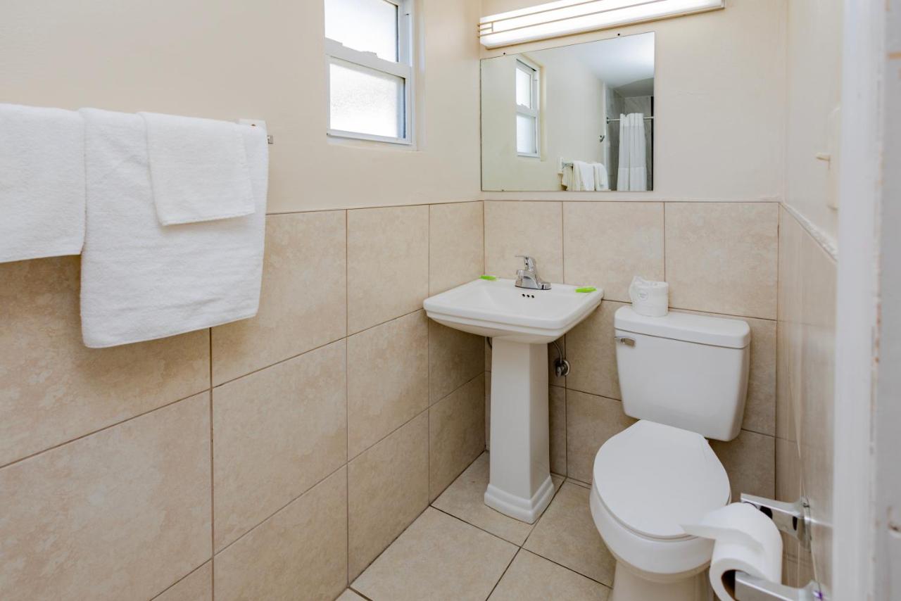 Budget Inn North — photo 14