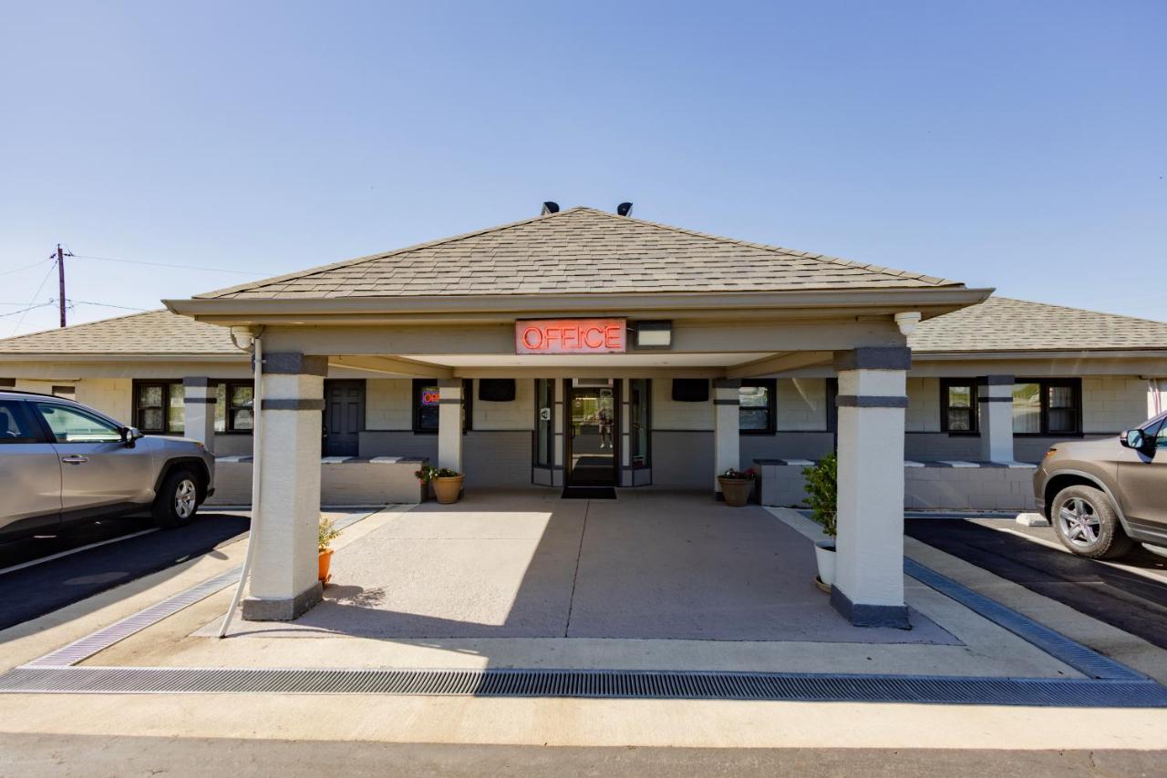 Budget Inn North — photo 13