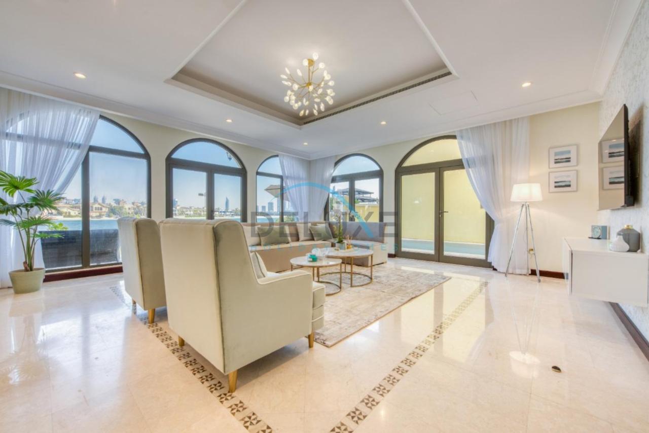 Prestigious 5BR Villa with Assistant Room and Private Pool in Frond O Palm Jumeirah by Deluxe Holiday Homes - 5