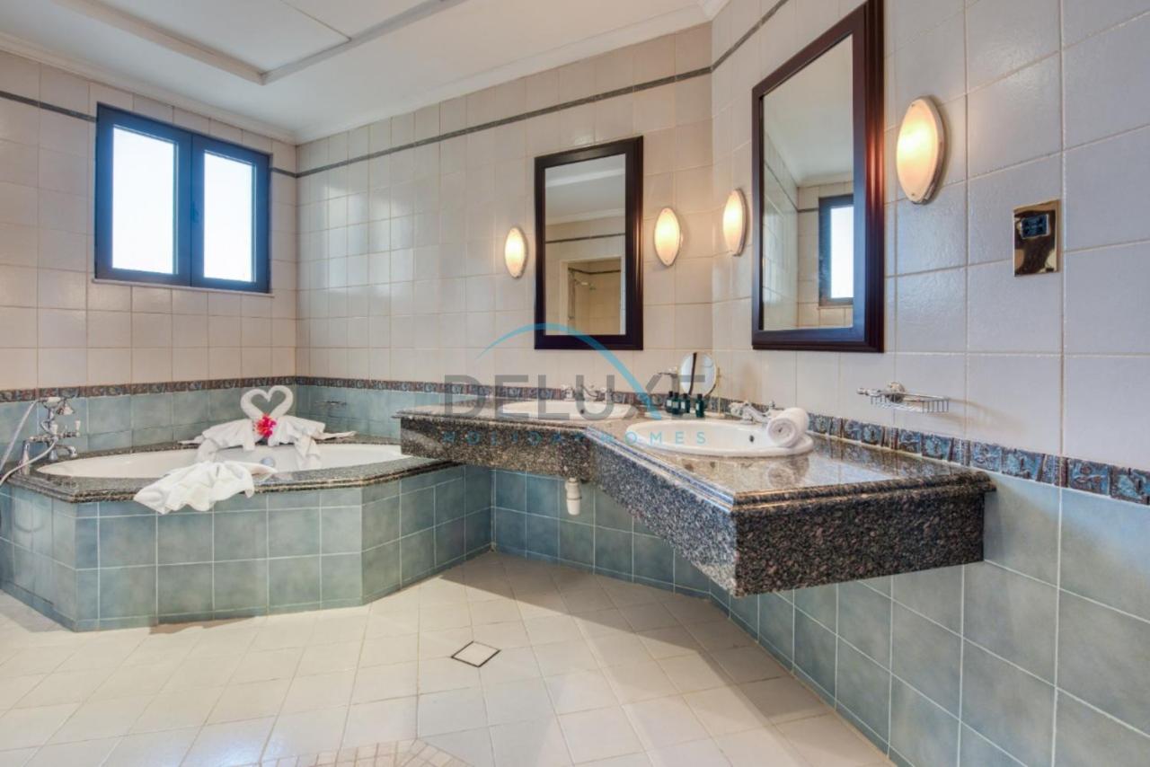 Prestigious 5BR Villa with Assistant Room and Private Pool in Frond O Palm Jumeirah by Deluxe Holiday Homes - 3