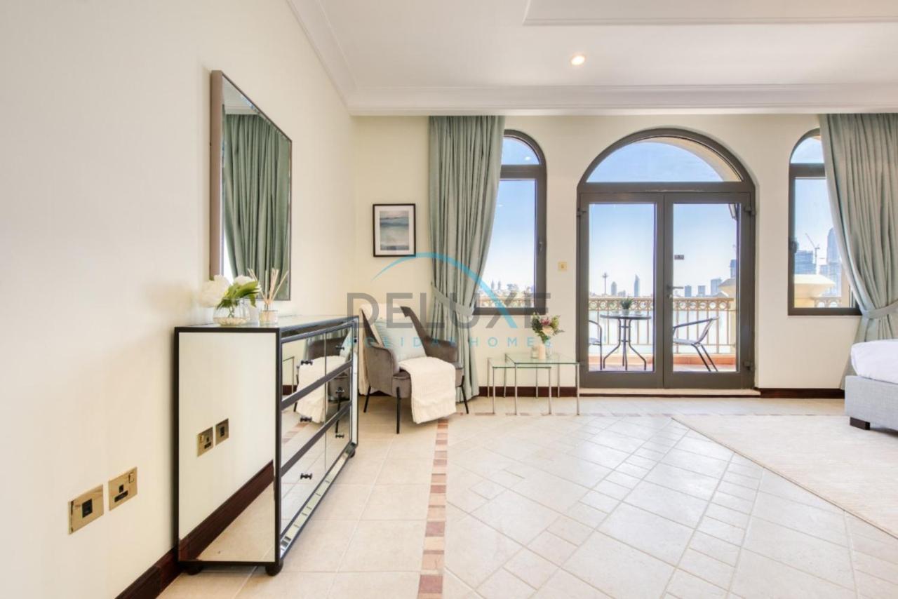 Prestigious 5BR Villa with Assistant Room and Private Pool in Frond O Palm Jumeirah by Deluxe Holiday Homes - 4