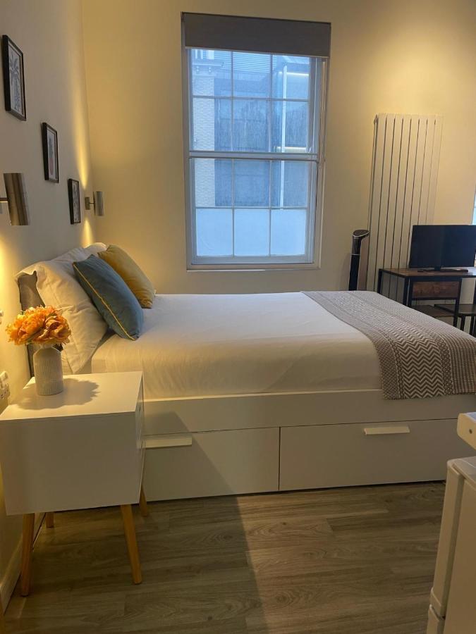 Grays Inn Road - Room 2 - 3