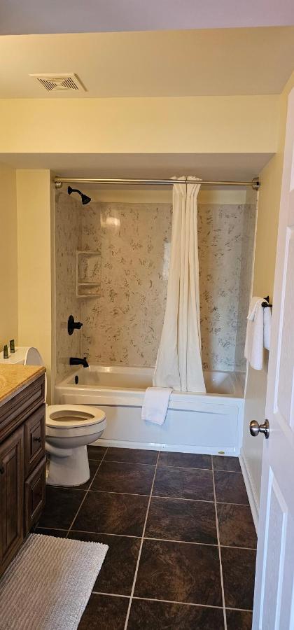 Beverly Hills Inn — photo 23
