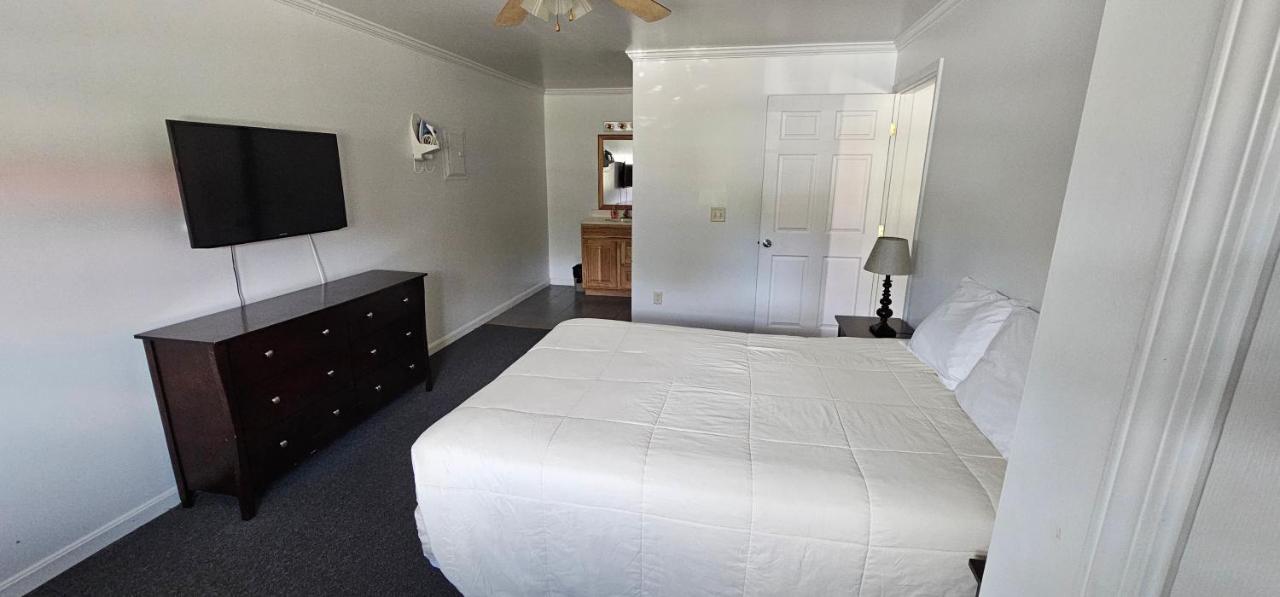 Beverly Hills Inn — photo 24
